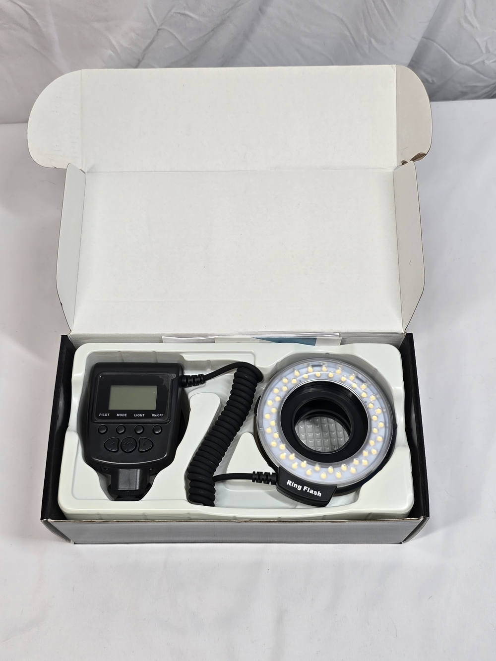 Neewer RF550 Macro LED Ring Flash Kit with Adapter Rings and Diffusers - Picture 2 of 3